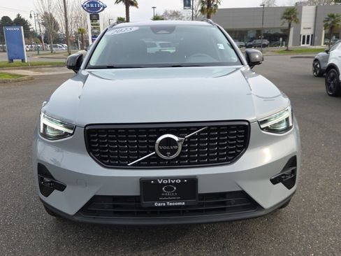 Certified 2025 Volvo XC40 B5 Plus w/ Climate Package image 11