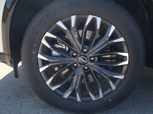 New 2026 Nissan Rogue Platinum w/ Tech Package AWD/4WD image 7