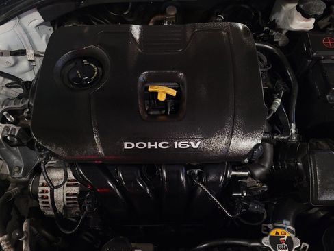 Used 2017 Hyundai Elantra SE image 30