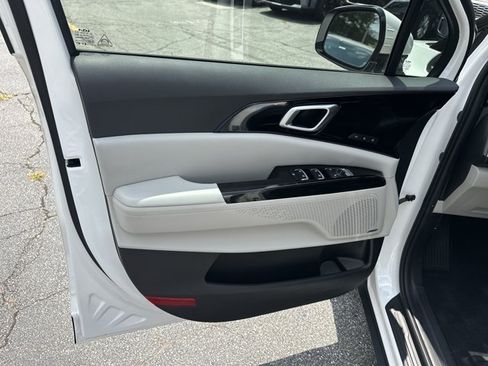 Certified 2023 Kia Carnival SX Prestige FWD image 11