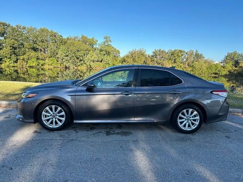 Used 2020 Toyota Camry LE image 2