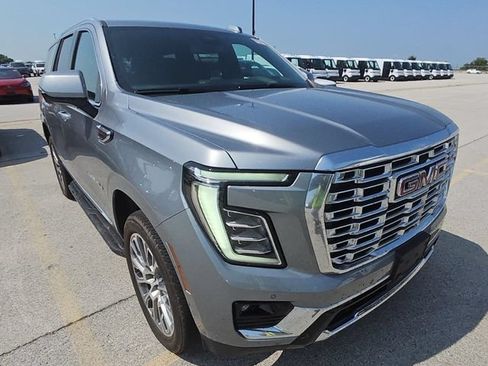 Used 2025 GMC Yukon Denali AWD/4WD image 6