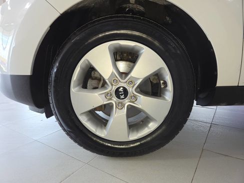 Used 2018 Kia Soul FWD image 12