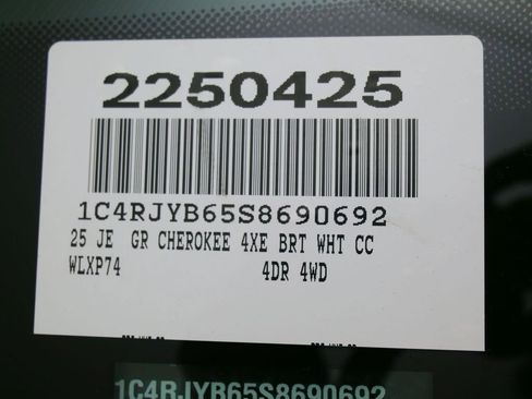 New 2025 Jeep Grand Cherokee Limited 4xe w/ Luxury Tech Group II image 11