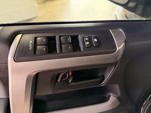 Used 2013 Toyota 4Runner SR5 image 11