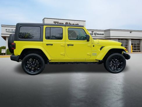 Used 2022 Jeep Wrangler Unlimited Sahara w/ Cold Weather Group image 6