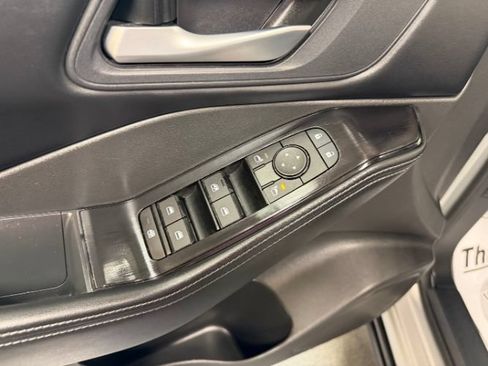 Used 2025 Nissan Rogue SV AWD/4WD image 12