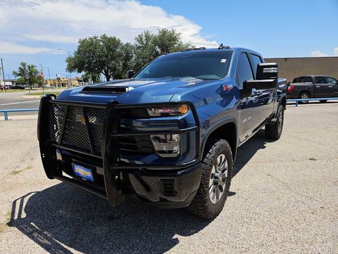 Used 2026 Chevrolet Silverado 2500 Custom w/ Z71 Off-Road Package AWD/4WD image 4