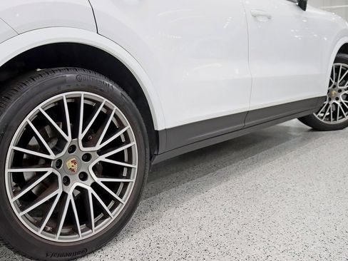 Used 2023 Porsche Cayenne Platinum Edition image 12