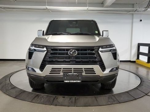 Used 2026 Lexus GX 550 w/ Cold Area Package AWD/4WD image 4