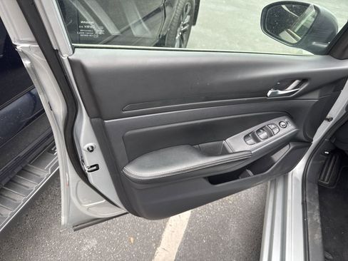 Used 2024 Nissan Altima 2.5 SV image 15