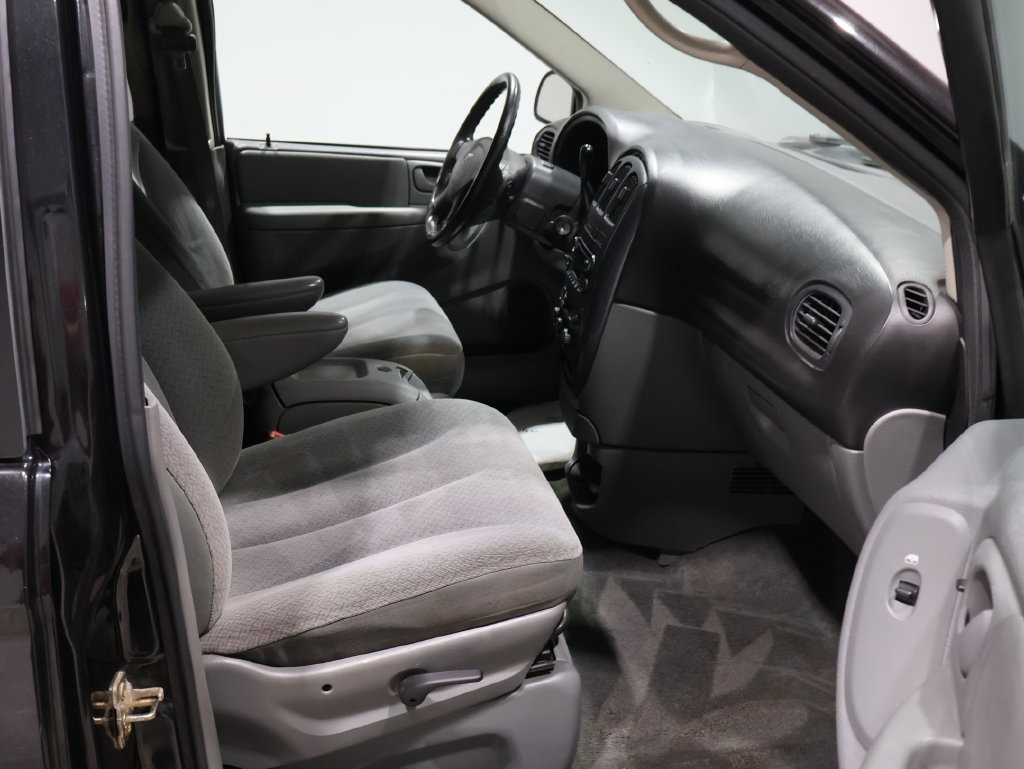 Used 2005 Dodge Grand Caravan SXT FWD image 14
