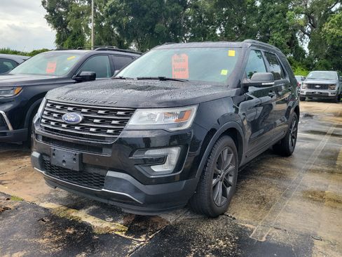 Used 2017 Ford Explorer XLT w/ Equipment Group 202A FWD image 2