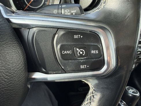 Used 2018 Jeep Wrangler Unlimited Sahara image 20