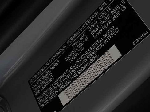 Certified 2025 Volvo XC40 B5 Core image 32