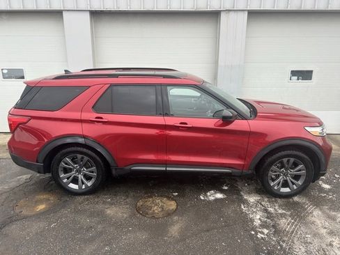 Used 2023 Ford Explorer XLT w/ Equipment Group 202A image 6