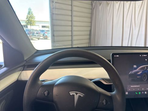 Used 2023 Tesla Model Y Long Range AWD/4WD image 23
