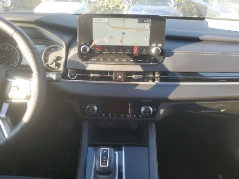 Used 2023 Mitsubishi Outlander SE image 10