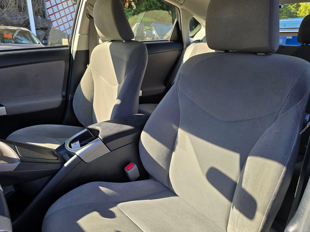 Used 2014 Toyota Prius Three FWD image 21