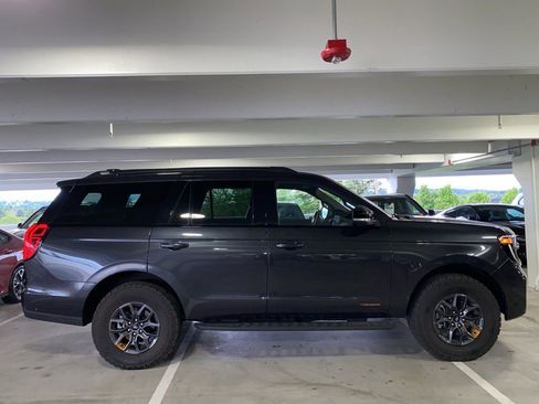 Used 2025 Ford Expedition Tremor AWD/4WD image 5