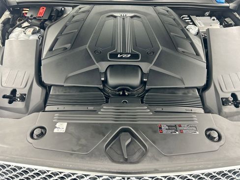 Used 2022 Bentley Bentayga image 28