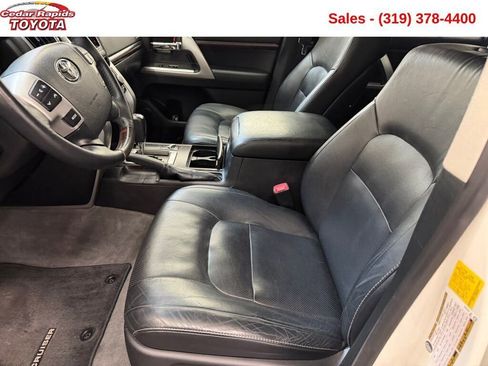 Used 2014 Toyota Land Cruiser image 9