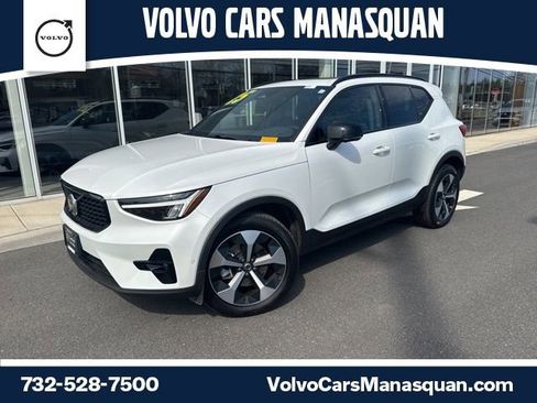 Certified 2025 Volvo XC40 B5 Plus AWD/4WD image 1