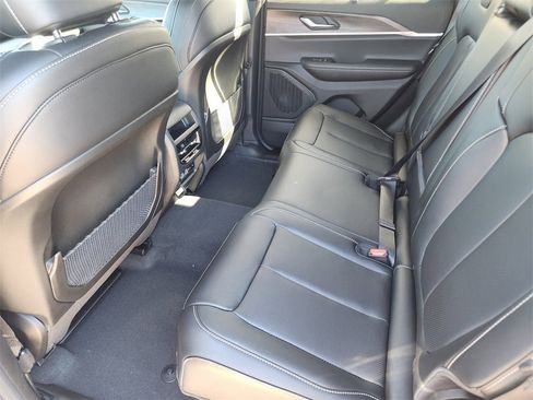 New 2025 Jeep Grand Cherokee Limited w/ Luxury Tech Group II image 20