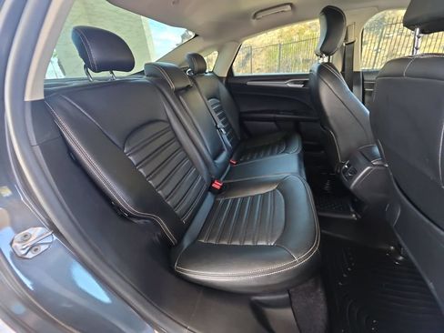 Used 2019 Ford Fusion SE FWD image 28