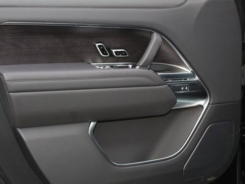 New 2026 Land Rover Range Rover Long Wheelbase SE image 21