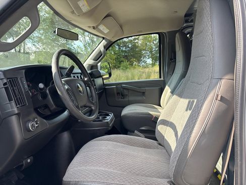 Used 2016 Chevrolet Express 2500 RWD image 11