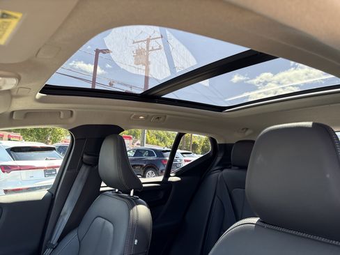 Certified 2025 Volvo XC40 B5 Plus image 8