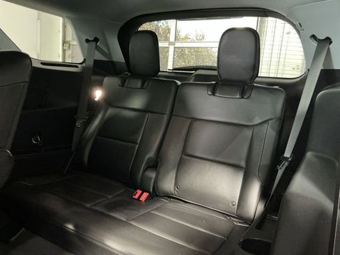 Used 2022 Ford Explorer XLT w/ Equipment Group 202A AWD/4WD image 25