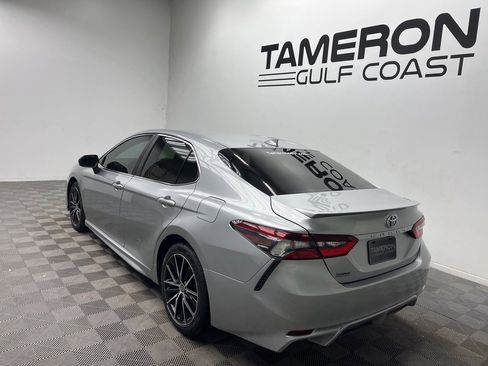 Used 2021 Toyota Camry SE image 3