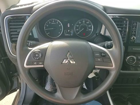Used 2018 Mitsubishi Outlander ES image 15