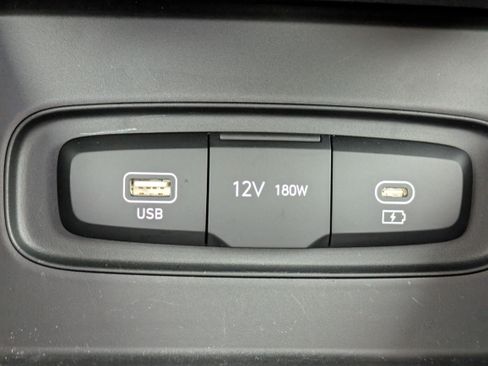 Certified 2025 Hyundai Venue SEL image 20