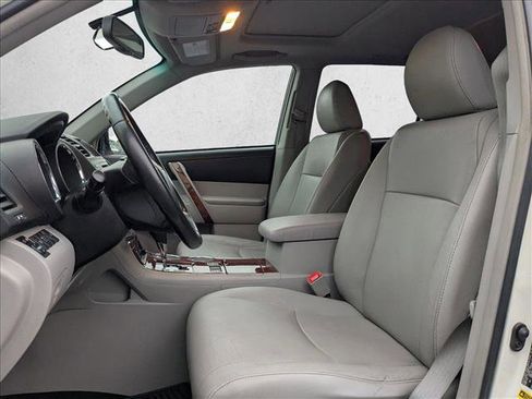 Used 2012 Toyota Highlander Limited image 18