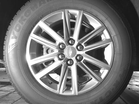 Used 2023 Chevrolet Traverse LT FWD image 37