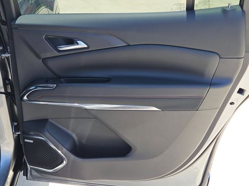 Certified 2025 Chevrolet Traverse RS w/ LPO, Floor Liner Package AWD/4WD image 25