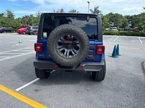 Used 2018 Jeep Wrangler Unlimited Sahara AWD/4WD image 7