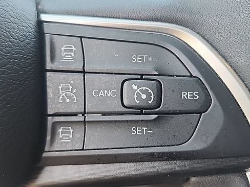 Certified 2023 Jeep Grand Cherokee Altitude AWD/4WD image 13