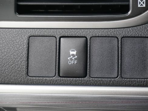 Used 2012 Toyota Camry XLE w/ Convenience Pkg image 21