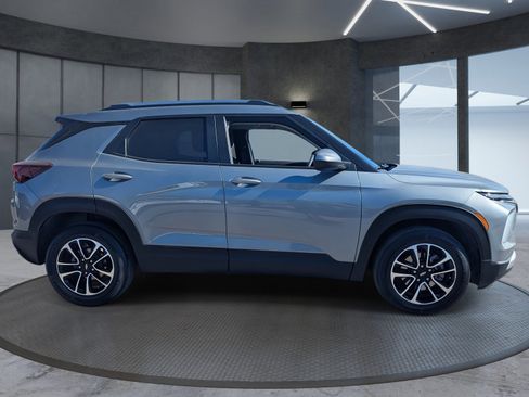 Used 2024 Chevrolet TrailBlazer LT w/ Driver Confidence Package image 7