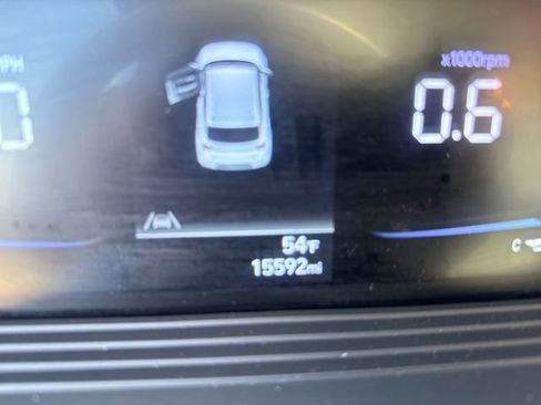 Used 2024 Hyundai Venue SEL image 13