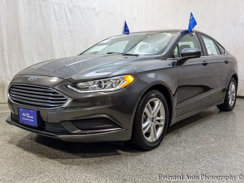 Certified 2018 Ford Fusion SE w/ Fusion SE Technology Package FWD image 2
