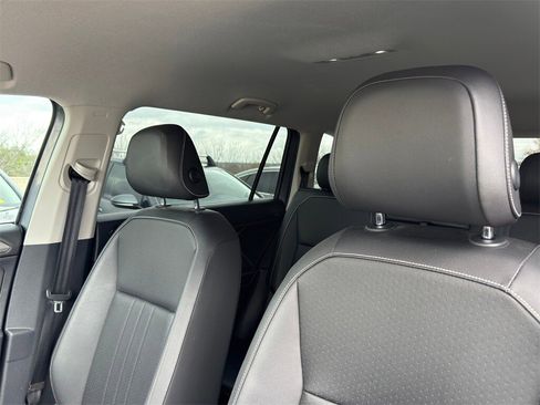 Used 2023 Volkswagen Tiguan SE image 13