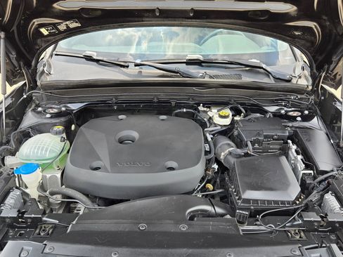 Used 2021 Volvo XC40 T5 R-Design AWD/4WD image 31