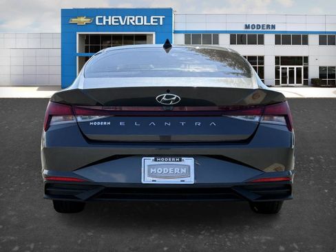 Used 2023 Hyundai Elantra SEL w/ Convenience Package FWD image 4
