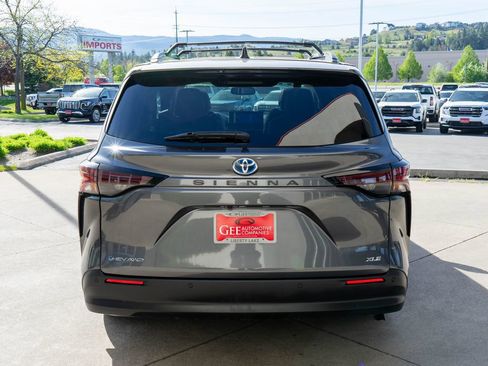 Used 2025 Toyota Sienna XLE w/ XLE Plus Package AWD/4WD image 6