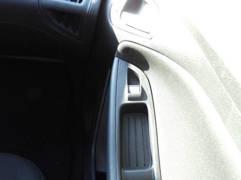 Used 2015 Ford Focus SE w/ SE Cold Weather Package image 33